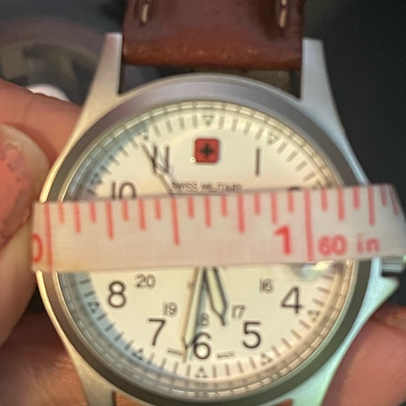 Swiss military quartz watch - Picture 2 of 7